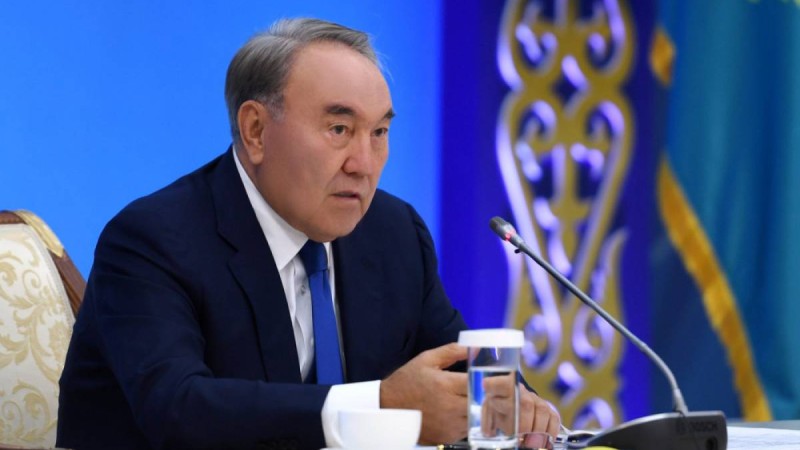 Назарбаев Президенттік өкілеттігін тоқтататынын мәлімдеді