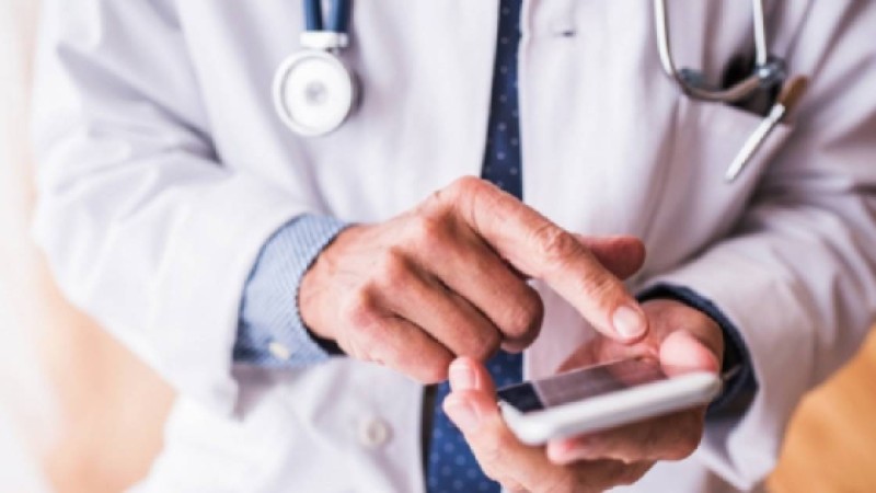 ​Әлемде алғаш рет хирург интернет арқылы адам миына ота жасады