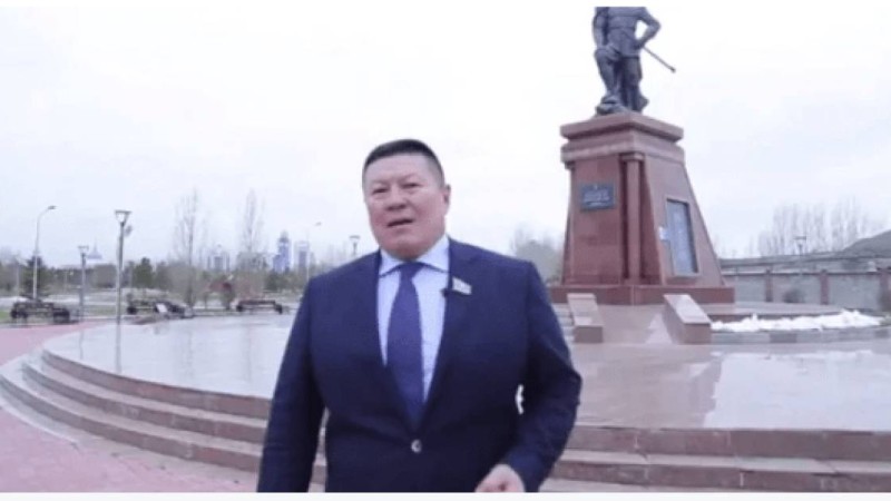 "Алпамыс" жырын жатқа айтқан Бақытбек Смағұл жұртты таңырқатты (видео)