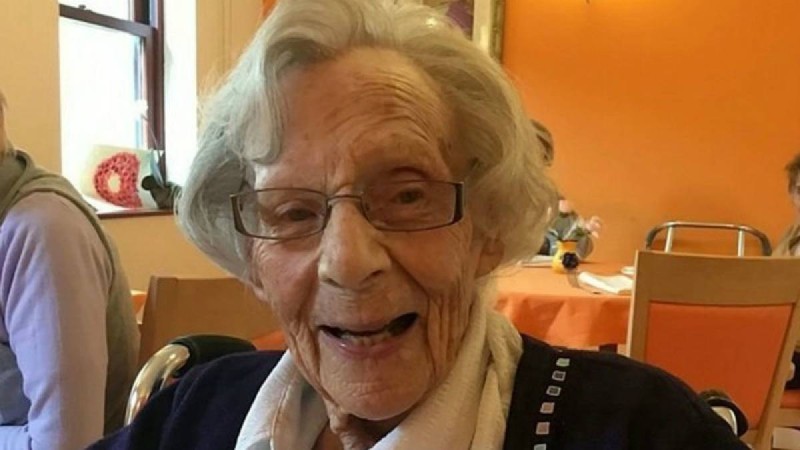 Полицейлер 104 жастағы кейуананың хатын оқығаннан кейін оны тұтқындамақ - Қазақстан жаңалықтары