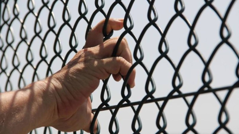 Сотталған алаяқ түрмеде отырып-ақ 500 адамды арбауына түсірген