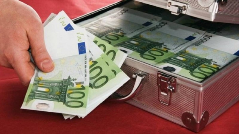 9 жасар бала ата-анасының жинаған ақшасын тауып алып, көршілеріне таратып берген - Қазақстан жаңалықтары