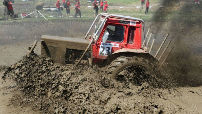 Ресейде бір топ журналисті трактор қағып кетті