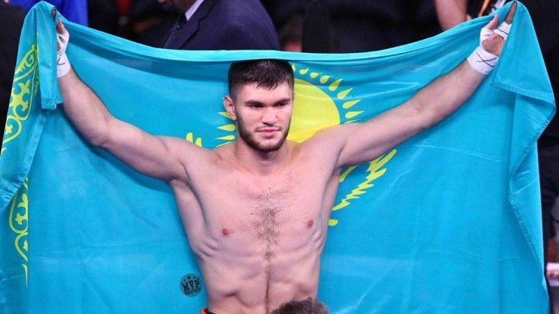 Қазақстандық Әли Ахмедов қарсыласын 30 секундта тізе бүктірді (видео)
Жекпе-жек 12 раундқа жоспарланған еді