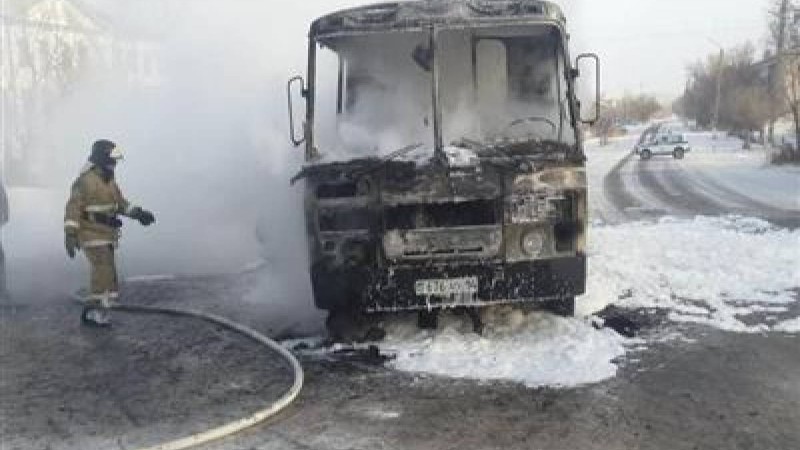 Майқайың - Екібастұз тас жолында автобус жанып кетті