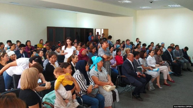 Нұр-Сұлтанда ондаған әйел атаулы әлеуметтік көмекке қатысты шағым айтты