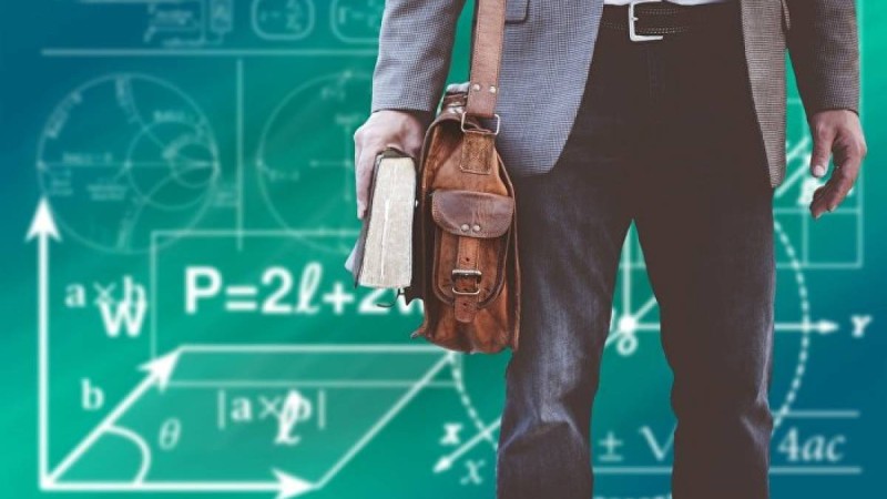 Қатты ашуланған мұғалім баланың арқасына ыстық үтік басып, бу шығарды