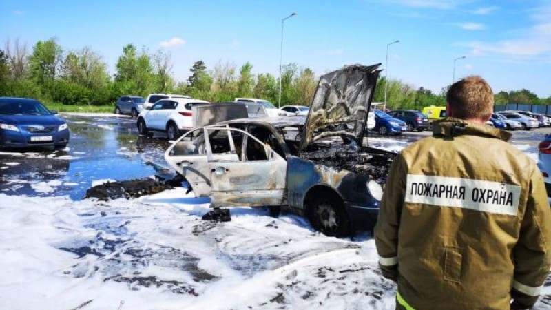 Нұр-Сұлтан әуежайында көлік жанып кетті – видео