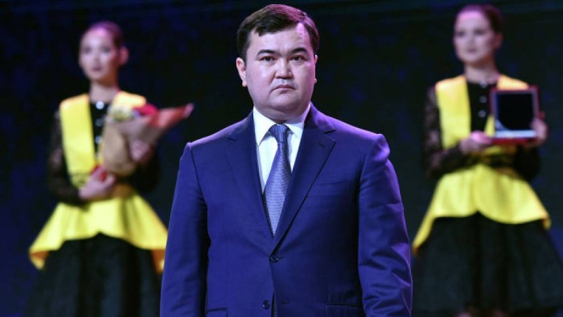 Жеңіс Қасымбектің өмірбаяны