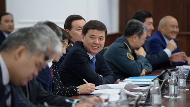 Қазақстанда жалқау шенеуніктер қалай жазаланбақ?