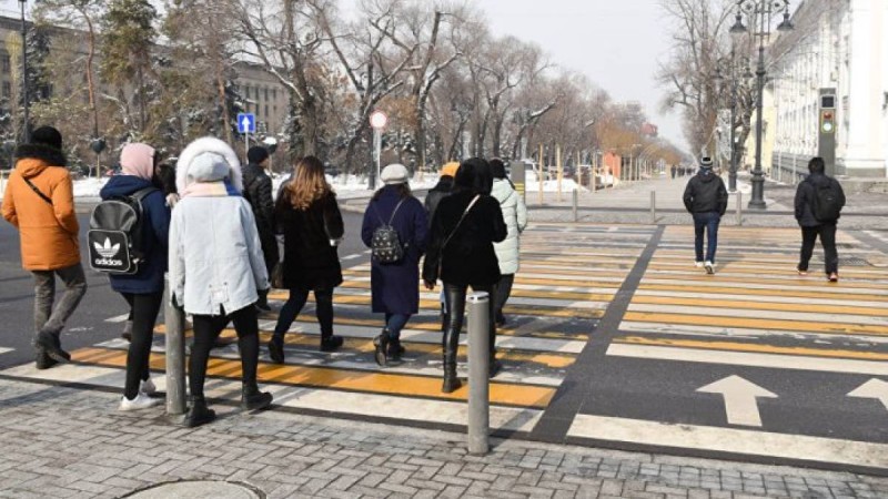 Қазақстанда жолды рұқсат етілмеген жерден кесіп өткендер қанша айыппұл төлейді?