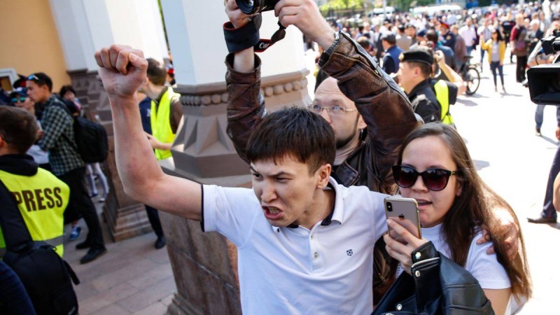 Қазақстан жастарының "оянуы" және элитаға төнген қауіп