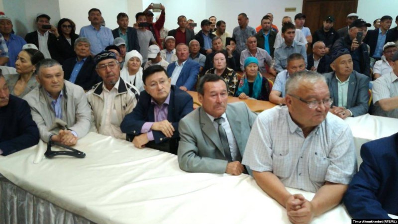 Жүздеген адам қатысқан Нұр-Сұлтандағы құрылтай қарар қабылдаумен аяқталды