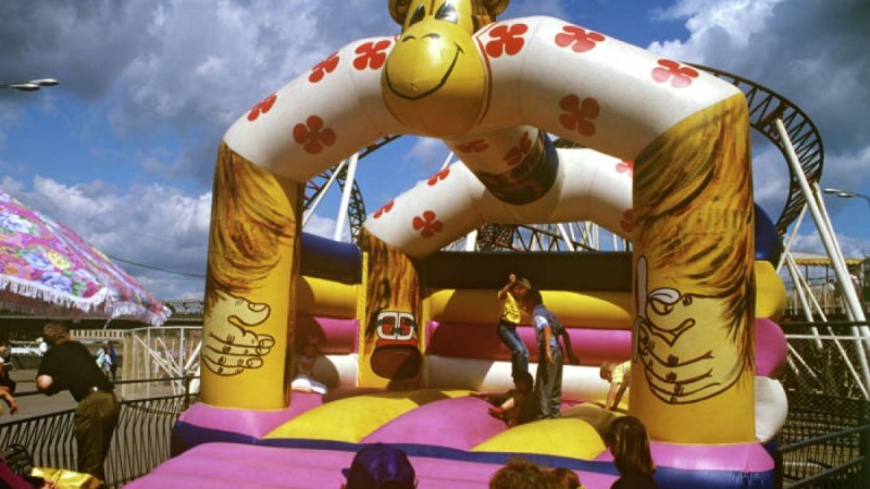 Жантүршігерлік видео: Қостанайда батут ұшып кетті