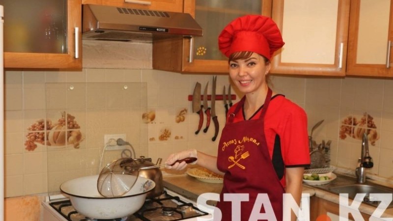 "Жұлдыздардың алтын сақина, қымбат сағат таққан кездері болды": Отандық аспаз бай-бағландармен жұмыс істеу туралы - Қазақстан жаңалықтары