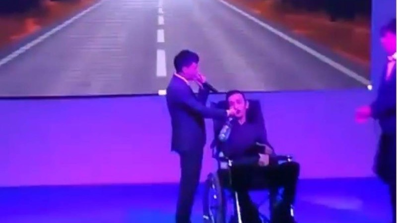 Арбаға таңылған досымен ән айтқан жігіт жұрттың жүрегін ауыртты (ВИДЕО)