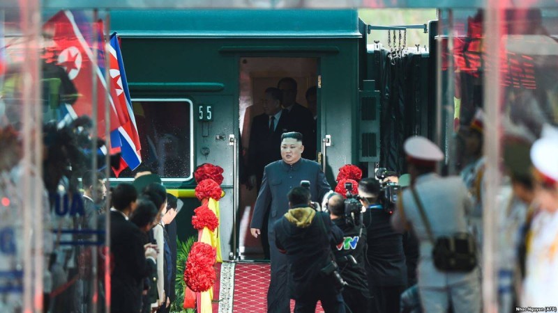 Ким Чен Ын Дональд Трамппен кездесу үшін Вьетнамға келді