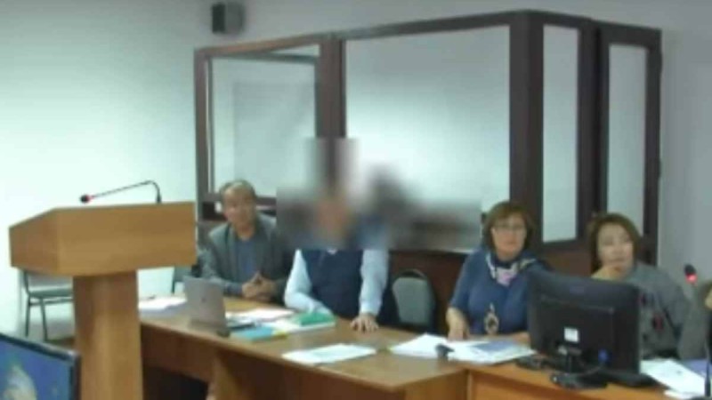 Балалар шыршасына 39 млн теңге: Атырауда шенеуніктер қаржыны ысырап қылғаны үшін сотталуда
Сотталушылар өздерін видеоға түсіруге қарсылық танытты