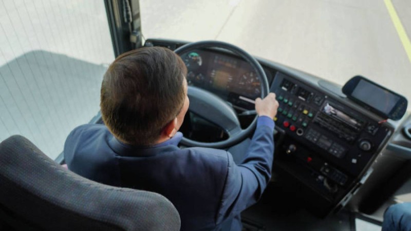 Алматыда екі адам автобус жүргізушісін соққыға жықты