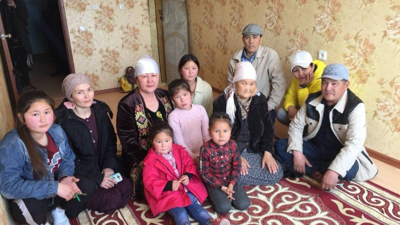 Ақтауда темір вагонды паналап келген көпбалалы отбасыға пәтер сыйлады