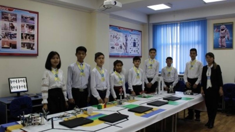 Ақтөбеде аяғы ауыр мұғалім ескерткіш алдында көз жұмды