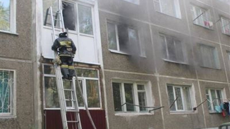 Павлодарда пәтер өртеніп, 75 адам құтқарылды