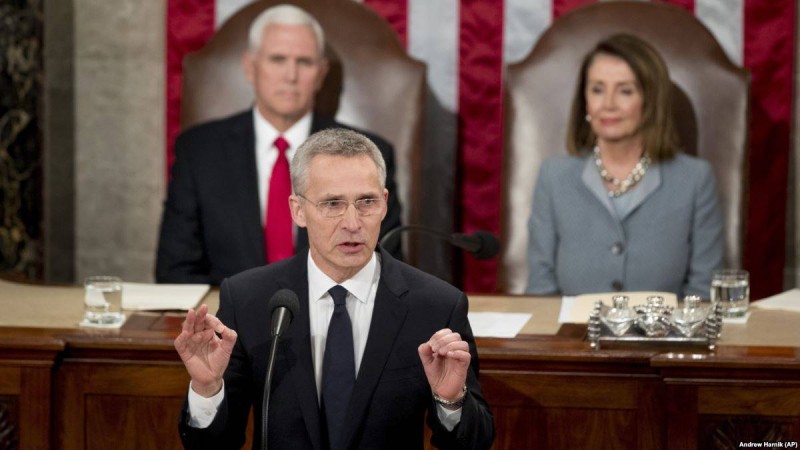 Гитлер мен Сталинді сөзбен тоқтата алмас едік