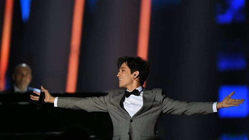 Димаш Құдайберген "Ең сәнқой жігіт" байқауында топ жарып келеді