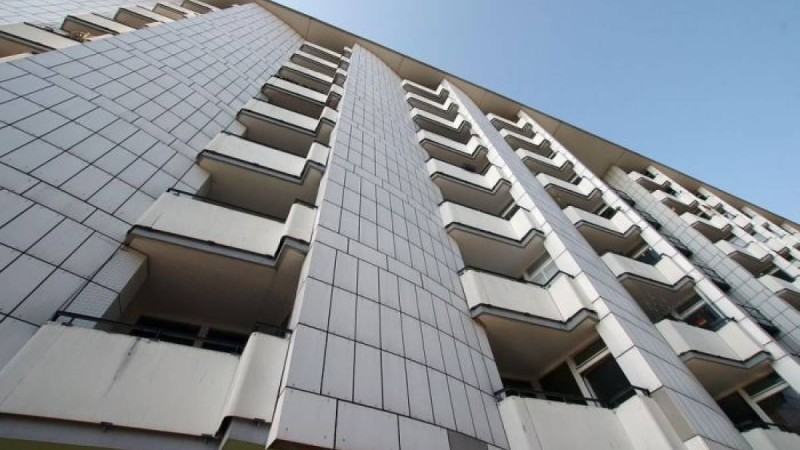 Бесінші қабаттан құлаған баланы жолаушы қағып алды