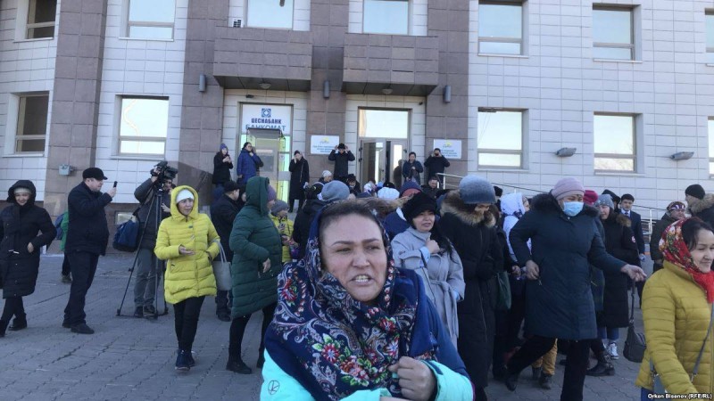 Астанада көп балалы аналар билікке талаппен келді