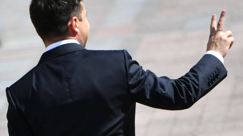 Қуғындағы олигархтар мен саясаткерлер. Зеленский кезеңінде Украинаға тағы кімдер оралуы мүмкін?