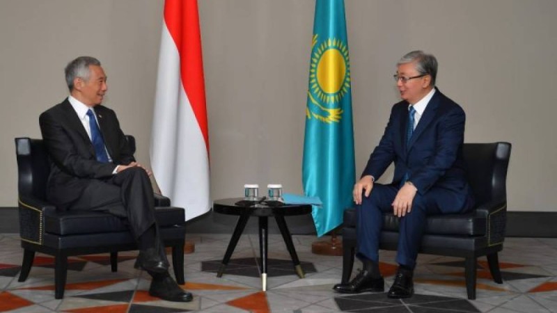 "Өзіңізге ыңғайлы уақытта күтеміз" Тоқаев Сингапур премьерімен кездесті