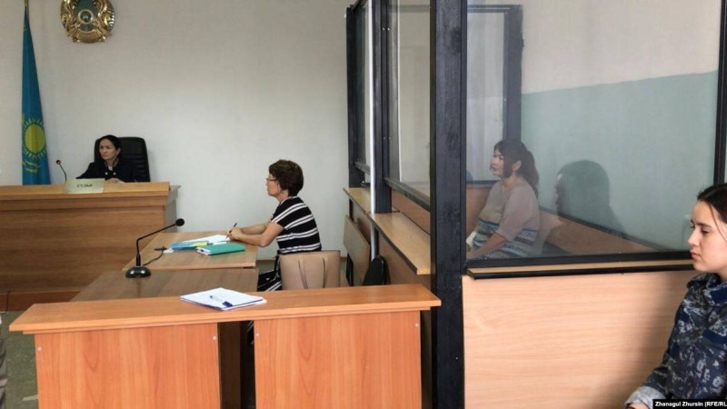 Үш баласын күйеуіне тастап, Сирияға кеткен әйел сотқа тартылды