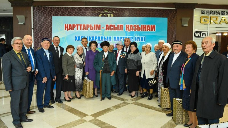 ХАЛЫҚАРАЛЫҚ ҚАРТТАР КҮНІНЕ ОРАЙ ОБЛЫС ӘКІМІ АРДАГЕРЛЕРМЕН КЕЗДЕСТІ