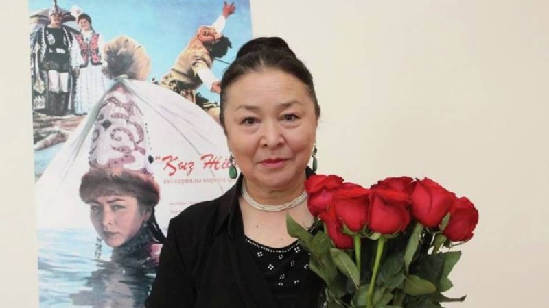 отбасы, кино мен театрдағы рөлдері, марапаттары