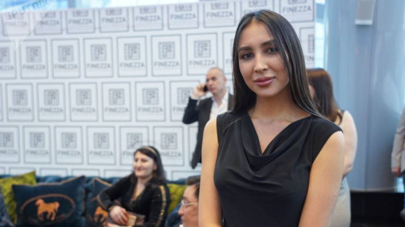 модель тағы да жұртты киімімен таңғалдырды