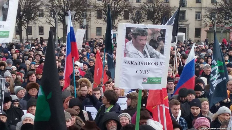 Мәскеуде Борис Немцовты еске алуға 10 мыңнан аса адам жиналған