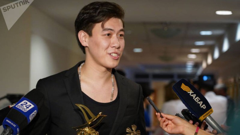 өмірбаяны, отбасы, сүйіктісі, "Славян базарындағы" жеңісі, Димаш туралы