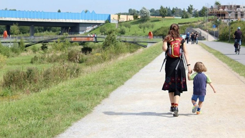 Алматыда әйел балабақшадан 5 жасар баланы ұрлап кетпекші болды – видео