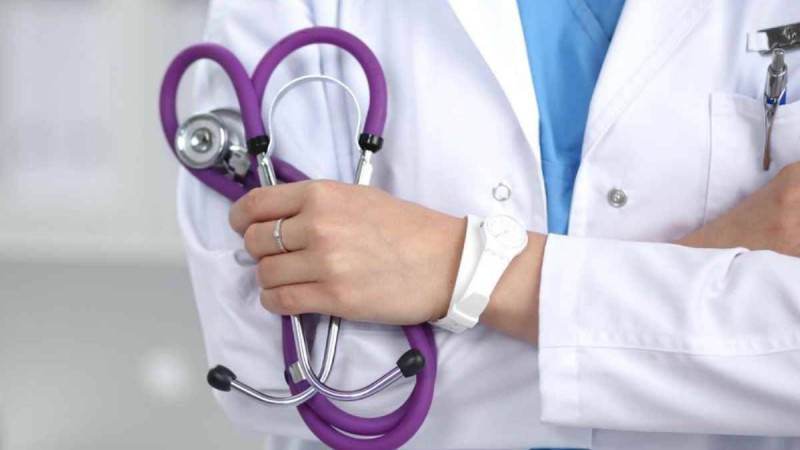 "Бүкіл жер қан болды": Алматыда дәріхана маңынан өтіп бара жатқан дәрігер жас жігітті құтқарды - Қазақстан жаңалықтары