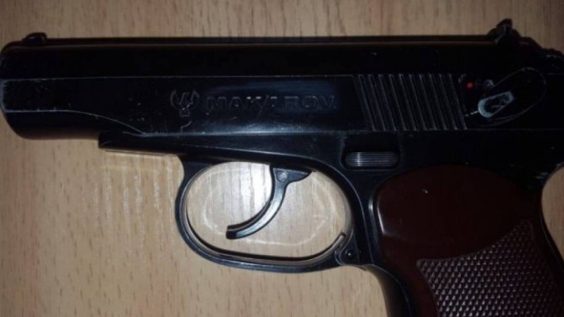 Алматы әуежайында 19 жастағы жолаушының жүгінен тапанша табылды