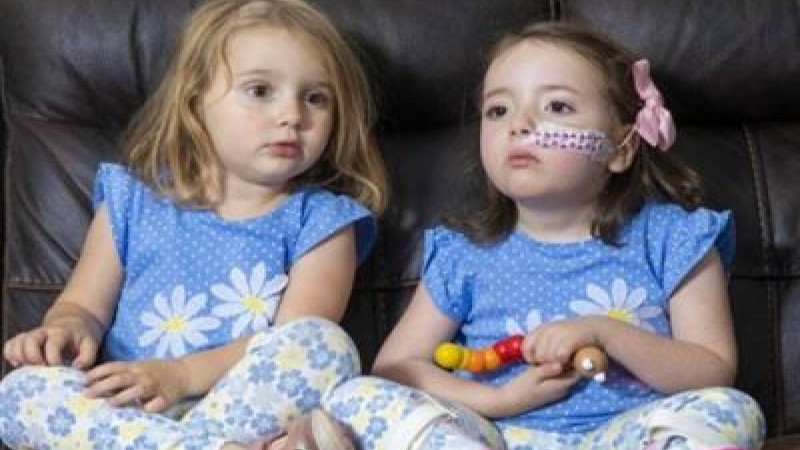 ФОТО: 6 жасар қыз ауыр дертке шалдыққан сіңлісін құтқарып қалды