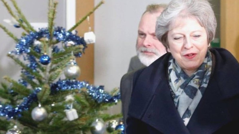 Тереза Мэй бас уәзірлік орнын сақтап қалды