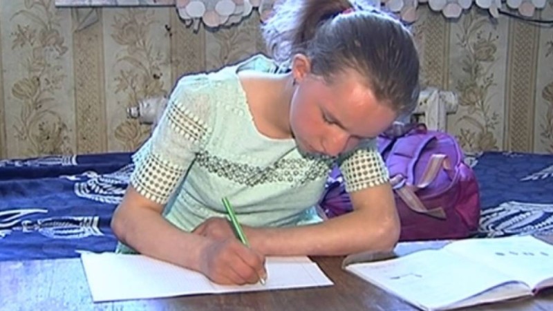 Анама жаным ашымайды: Туған шешесінен зәбір көрген қыз жаңа өмір бастады - Қазақстан жаңалықтары