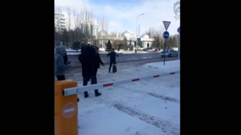 Астанада өзін жарып жіберем деп қорқытқан ер адам елді әбігерге салды