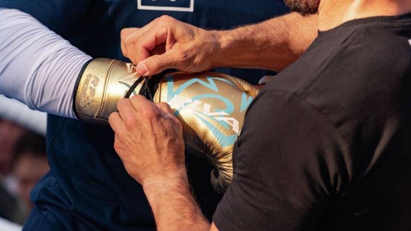 Боксшы жекпе-жектен кейін шұғыл ауруханаға жеткізілді