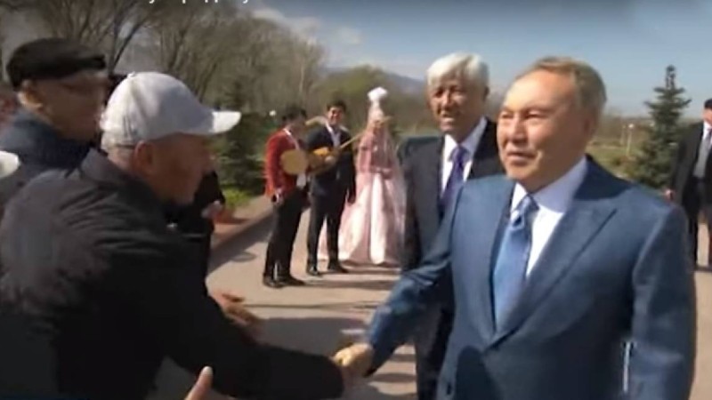 "Туыстарымның бәрі осында": Назарбаев Шамалған аулына барды - Қазақстан жаңалықтары
