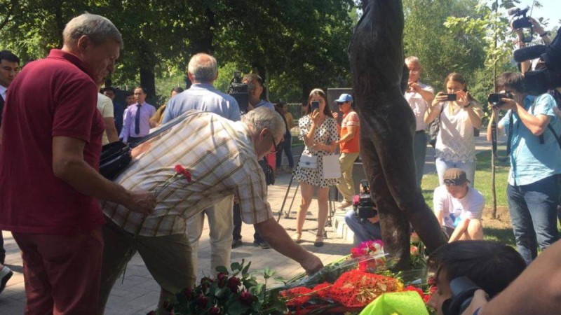 Алматыда Денис Тенді еске алды