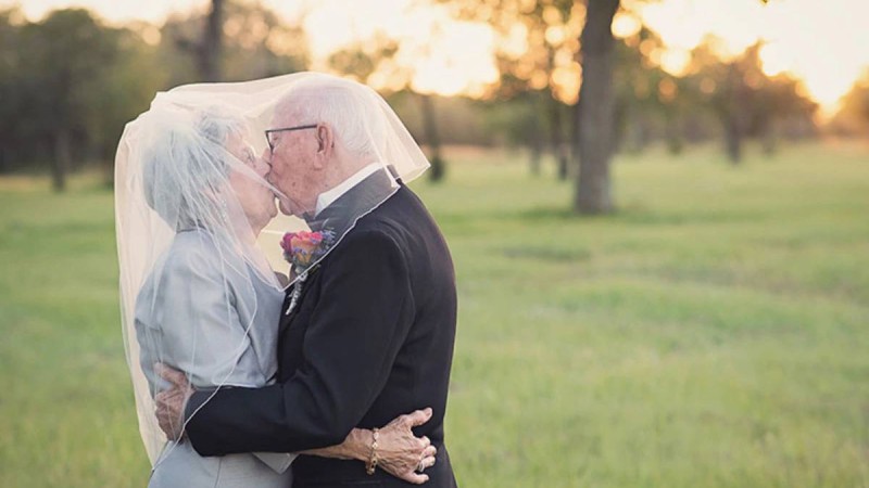 Астанада 80 жастағы қария мен 55 жастағы әйел шаңырақ көтерді - новости Казахстана