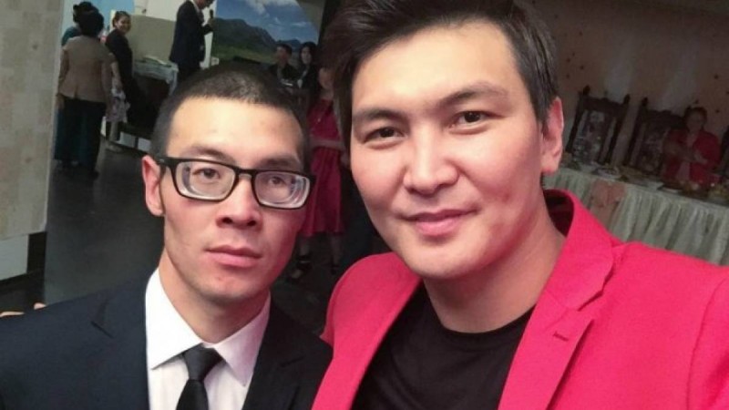 Жігер Ауыпбаев көзі көрмей қалған інісіне шетелде ота жасатып келді